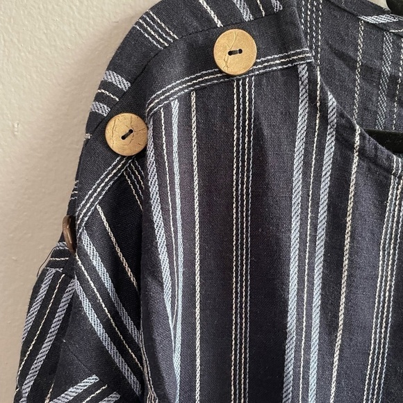 NWT Ellen Tracy linen blend rounded neckline button details hi-low top. … - Picture 2 of 7